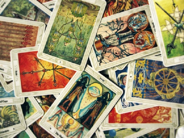 đặt câu hỏi khi bói bài Tarot